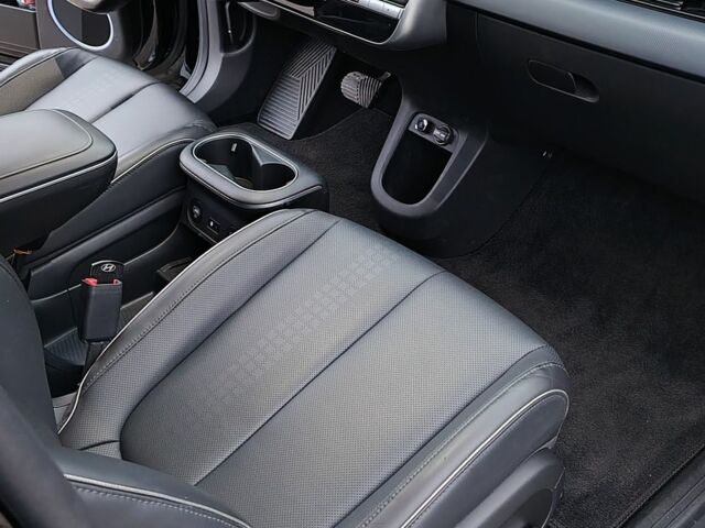 Черный Хендай Ioniq, объемом двигателя 0 л и пробегом 33 тыс. км за 617 $, фото 18 на Automoto.ua