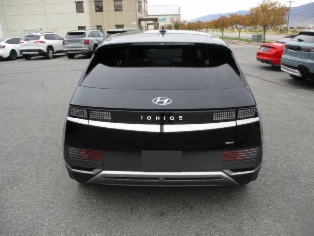 Черный Хендай Ioniq, объемом двигателя 0 л и пробегом 25 тыс. км за 18000 $, фото 5 на Automoto.ua