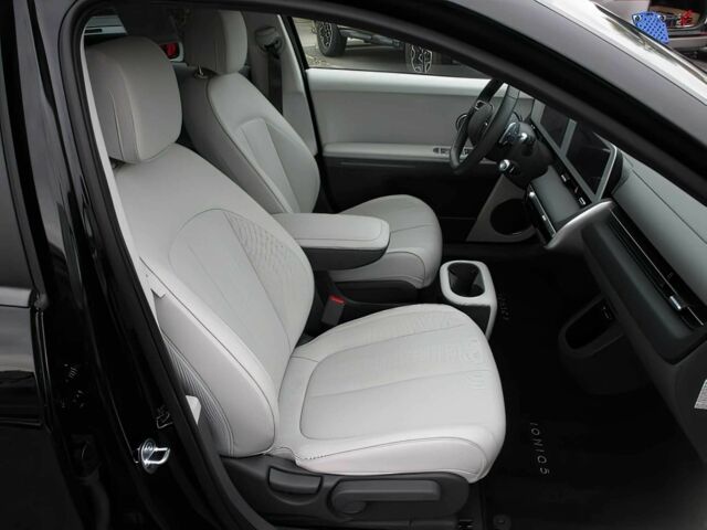 Черный Хендай Ioniq, объемом двигателя 0 л и пробегом 23 тыс. км за 14000 $, фото 10 на Automoto.ua