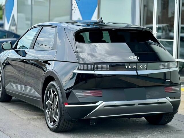 Черный Хендай Ioniq, объемом двигателя 0 л и пробегом 10 тыс. км за 11100 $, фото 5 на Automoto.ua