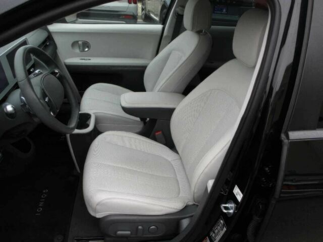 Черный Хендай Ioniq, объемом двигателя 0 л и пробегом 25 тыс. км за 18000 $, фото 8 на Automoto.ua