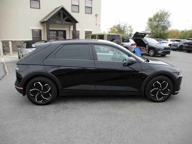 Черный Хендай Ioniq, объемом двигателя 0 л и пробегом 23 тыс. км за 14000 $, фото 3 на Automoto.ua