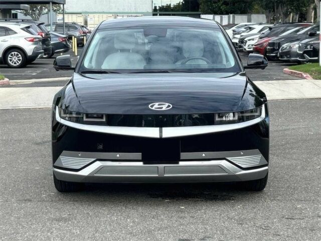 Черный Хендай Ioniq, объемом двигателя 0 л и пробегом 25 тыс. км за 15500 $, фото 1 на Automoto.ua