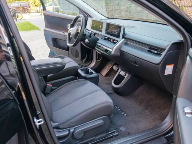 Черный Хендай Ioniq, объемом двигателя 0 л и пробегом 10 тыс. км за 16000 $, фото 8 на Automoto.ua