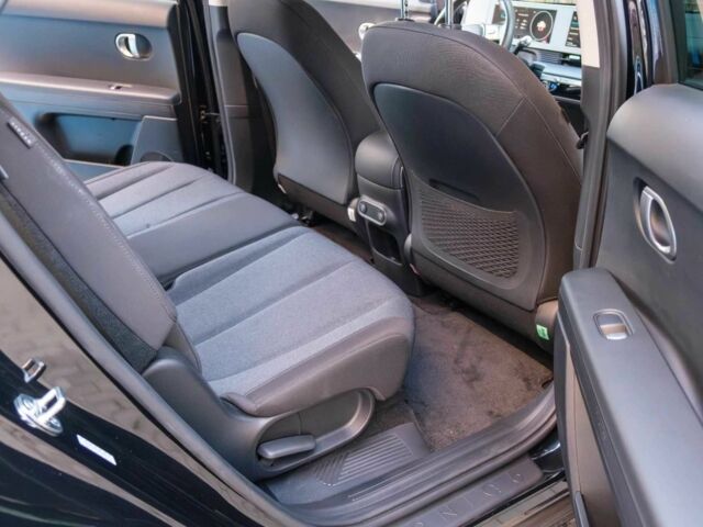 Черный Хендай Ioniq, объемом двигателя 0 л и пробегом 10 тыс. км за 16000 $, фото 9 на Automoto.ua