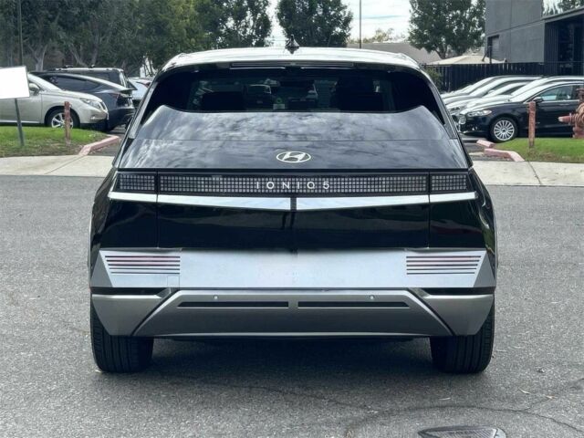 Черный Хендай Ioniq, объемом двигателя 0 л и пробегом 25 тыс. км за 15500 $, фото 3 на Automoto.ua