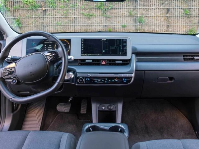 Черный Хендай Ioniq, объемом двигателя 0 л и пробегом 10 тыс. км за 16000 $, фото 10 на Automoto.ua