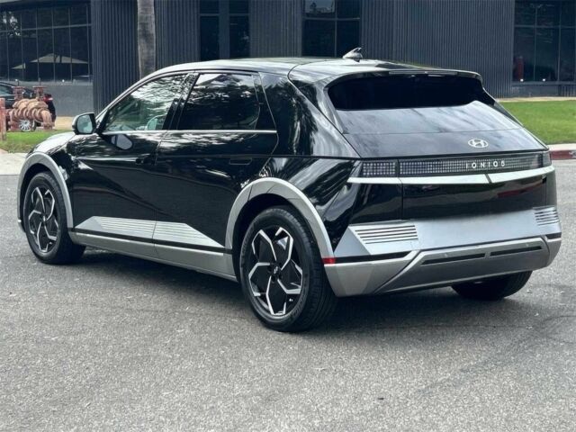 Черный Хендай Ioniq, объемом двигателя 0 л и пробегом 25 тыс. км за 15500 $, фото 4 на Automoto.ua