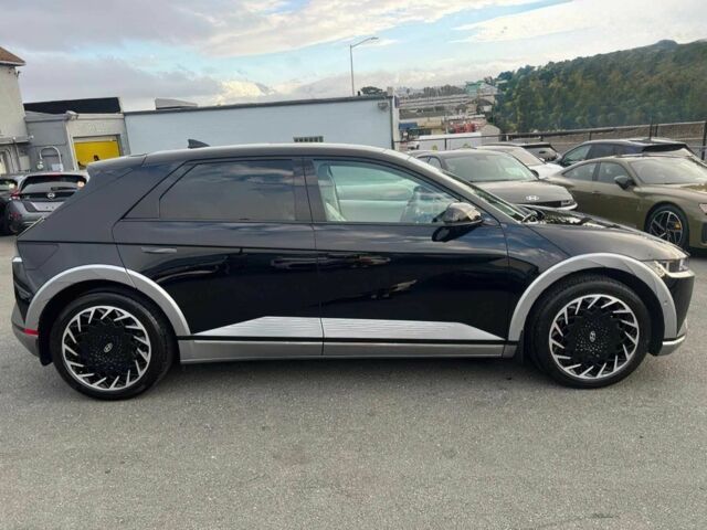 Черный Хендай Ioniq, объемом двигателя 0 л и пробегом 20 тыс. км за 22000 $, фото 5 на Automoto.ua