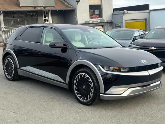 Черный Хендай Ioniq, объемом двигателя 0 л и пробегом 20 тыс. км за 22000 $, фото 2 на Automoto.ua