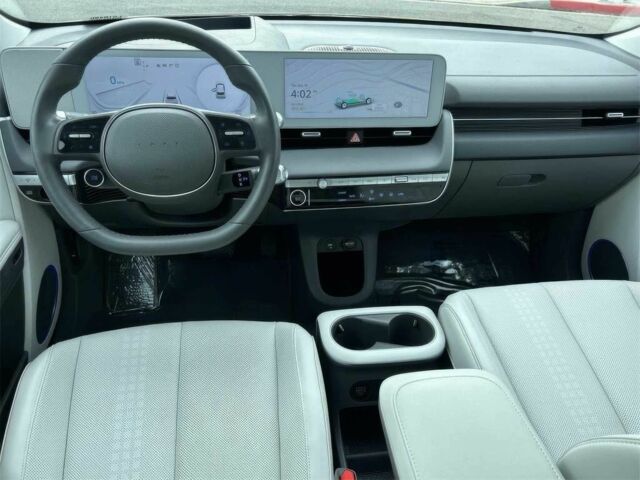 Черный Хендай Ioniq, объемом двигателя 0 л и пробегом 25 тыс. км за 15500 $, фото 5 на Automoto.ua