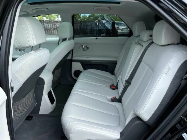 Черный Хендай Ioniq, объемом двигателя 0 л и пробегом 25 тыс. км за 15500 $, фото 9 на Automoto.ua