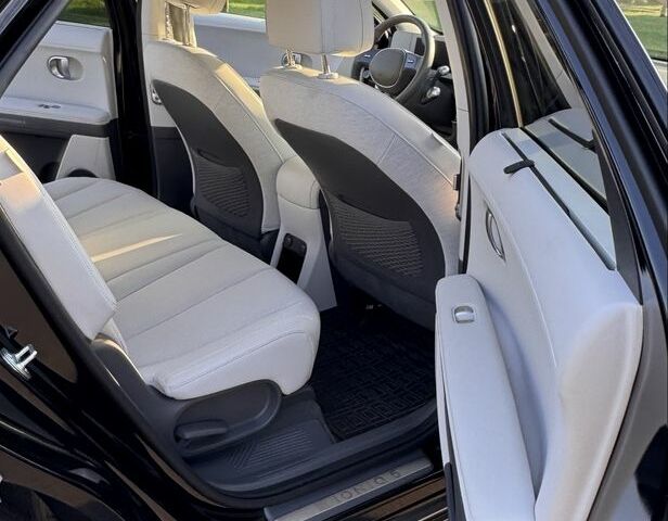Чорний Хендай Ioniq, об'ємом двигуна 0 л та пробігом 10 тис. км за 33900 $, фото 9 на Automoto.ua
