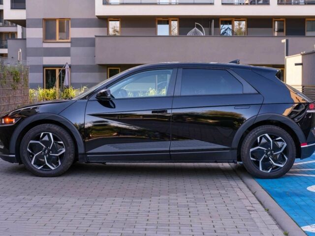 Черный Хендай Ioniq, объемом двигателя 0 л и пробегом 10 тыс. км за 16000 $, фото 4 на Automoto.ua