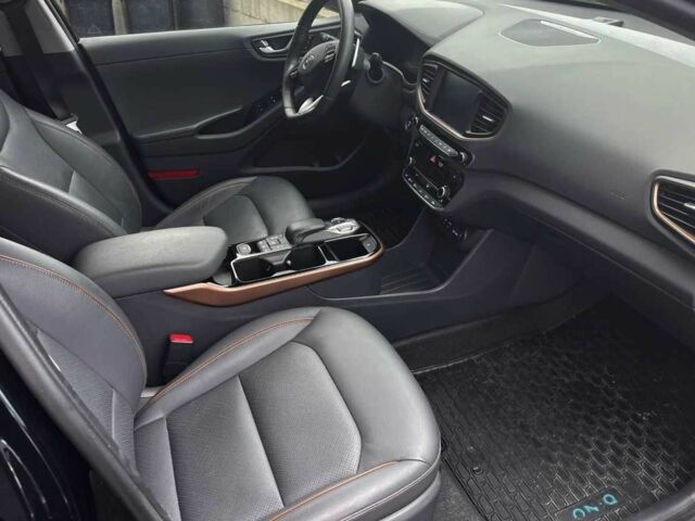 Чорний Хендай Ioniq, об'ємом двигуна 0 л та пробігом 45 тис. км за 17300 $, фото 4 на Automoto.ua