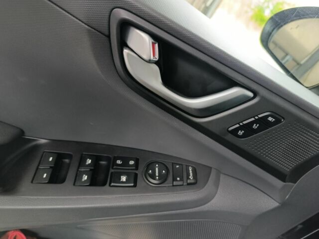 Черный Хендай Ioniq, объемом двигателя 0 л и пробегом 91 тыс. км за 13100 $, фото 5 на Automoto.ua