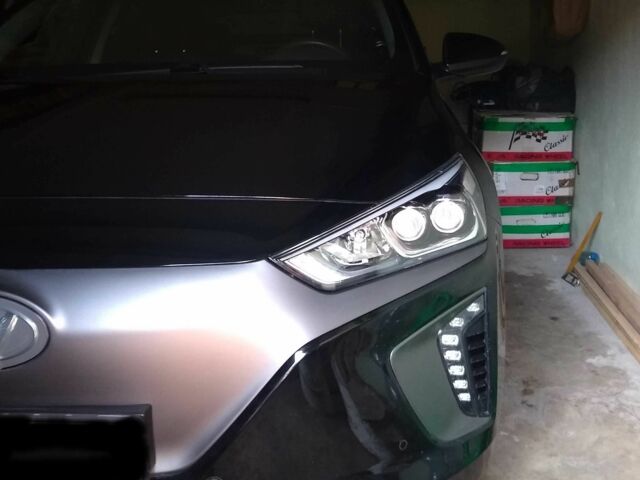 Чорний Хендай Ioniq, об'ємом двигуна 0 л та пробігом 45 тис. км за 17300 $, фото 8 на Automoto.ua