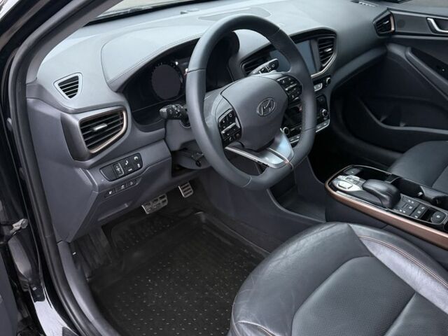 Чорний Хендай Ioniq, об'ємом двигуна 0 л та пробігом 141 тис. км за 11400 $, фото 4 на Automoto.ua