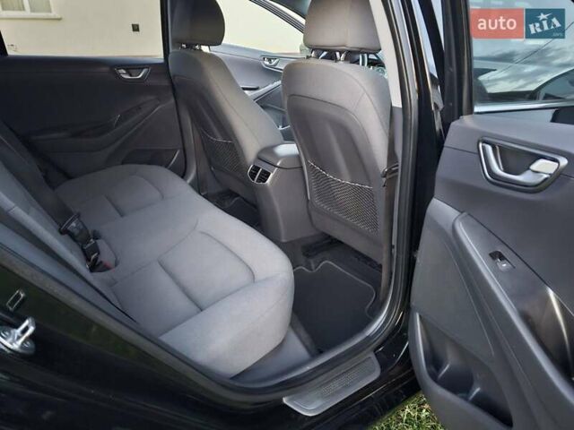 Черный Хендай Ioniq, объемом двигателя 0 л и пробегом 180 тыс. км за 14300 $, фото 28 на Automoto.ua