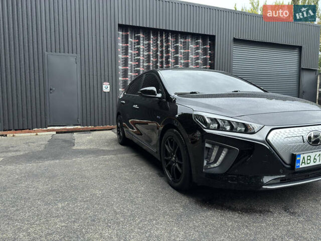 Черный Хендай Ioniq, объемом двигателя 0 л и пробегом 100 тыс. км за 16850 $, фото 4 на Automoto.ua