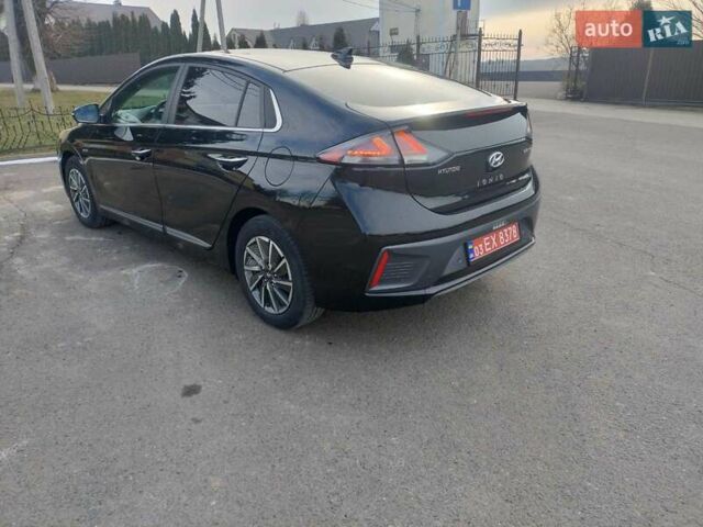 Черный Хендай Ioniq, объемом двигателя 0 л и пробегом 113 тыс. км за 14600 $, фото 2 на Automoto.ua