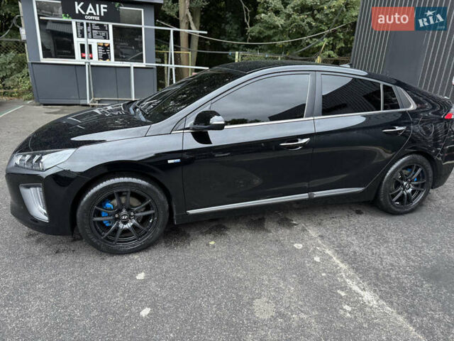 Черный Хендай Ioniq, объемом двигателя 0 л и пробегом 100 тыс. км за 16850 $, фото 2 на Automoto.ua