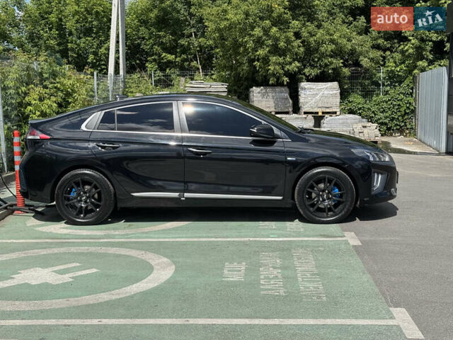 Черный Хендай Ioniq, объемом двигателя 0 л и пробегом 100 тыс. км за 16850 $, фото 13 на Automoto.ua