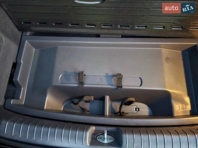 Черный Хендай Ioniq, объемом двигателя 0 л и пробегом 180 тыс. км за 14300 $, фото 43 на Automoto.ua