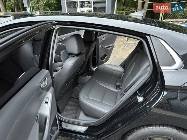 Черный Хендай Ioniq, объемом двигателя 0 л и пробегом 100 тыс. км за 16850 $, фото 8 на Automoto.ua