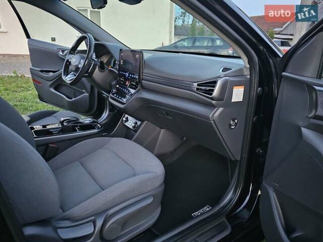 Черный Хендай Ioniq, объемом двигателя 0 л и пробегом 180 тыс. км за 14300 $, фото 44 на Automoto.ua