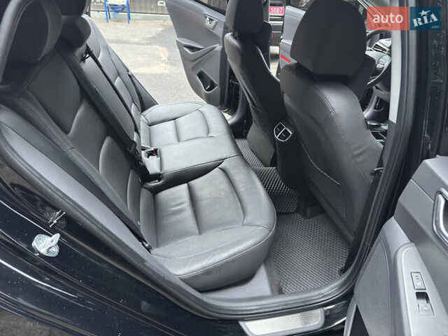 Черный Хендай Ioniq, объемом двигателя 0 л и пробегом 100 тыс. км за 16850 $, фото 7 на Automoto.ua