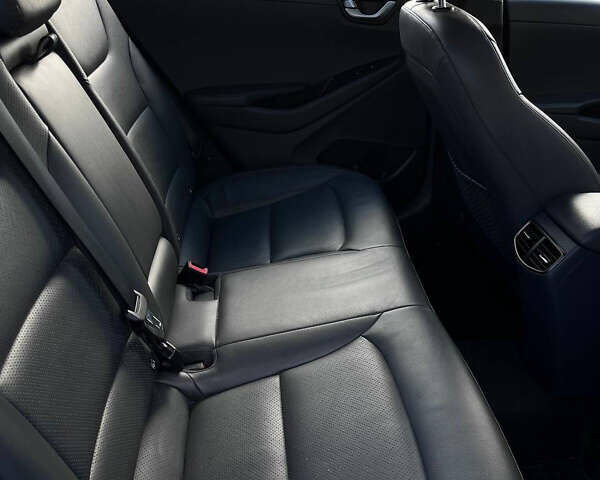 Черный Хендай Ioniq, объемом двигателя 0 л и пробегом 111 тыс. км за 12900 $, фото 25 на Automoto.ua