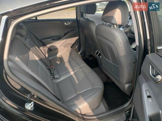 Черный Хендай Ioniq, объемом двигателя 0 л и пробегом 113 тыс. км за 14600 $, фото 20 на Automoto.ua