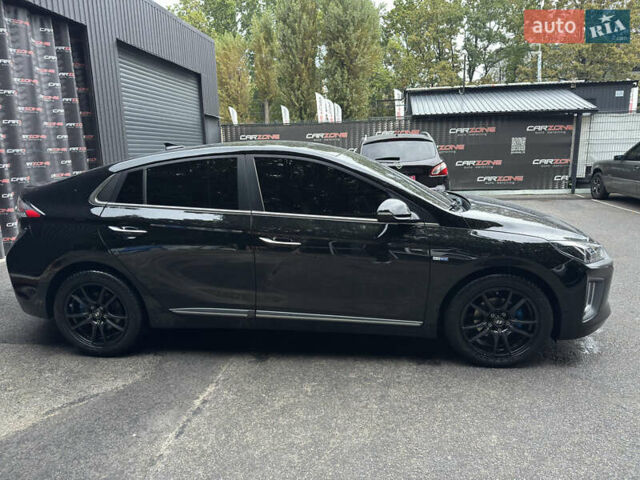 Черный Хендай Ioniq, объемом двигателя 0 л и пробегом 100 тыс. км за 16850 $, фото 1 на Automoto.ua