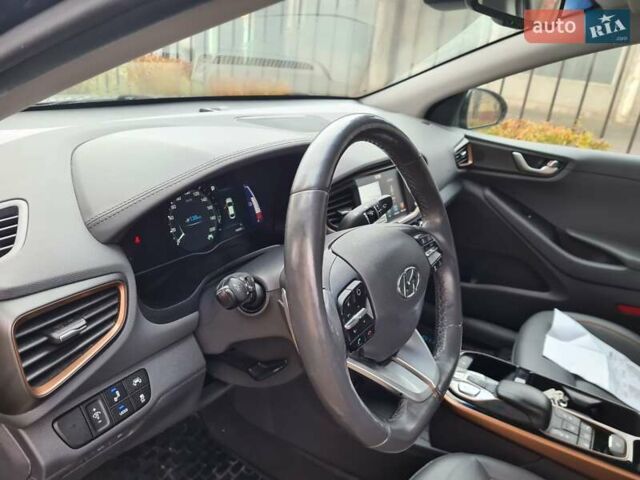 Черный Хендай Ioniq, объемом двигателя 0 л и пробегом 142 тыс. км за 13500 $, фото 36 на Automoto.ua