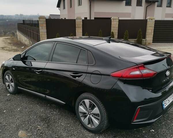 Черный Хендай Ioniq, объемом двигателя 1.58 л и пробегом 41 тыс. км за 15000 $, фото 6 на Automoto.ua