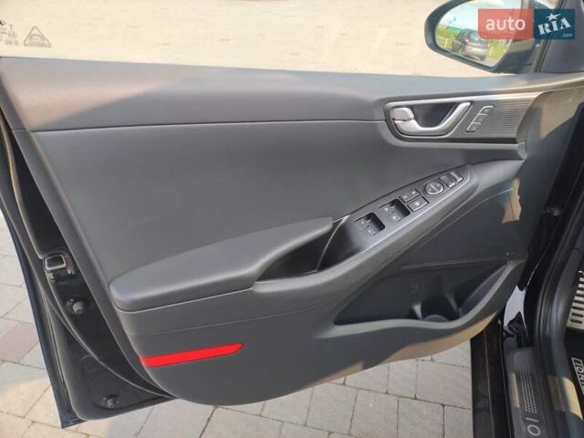 Черный Хендай Ioniq, объемом двигателя 0 л и пробегом 113 тыс. км за 14600 $, фото 26 на Automoto.ua