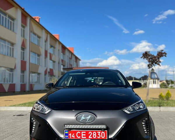 Черный Хендай Ioniq, объемом двигателя 0 л и пробегом 111 тыс. км за 12900 $, фото 2 на Automoto.ua