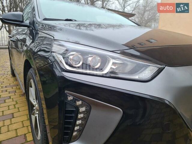 Черный Хендай Ioniq, объемом двигателя 0 л и пробегом 142 тыс. км за 13500 $, фото 3 на Automoto.ua