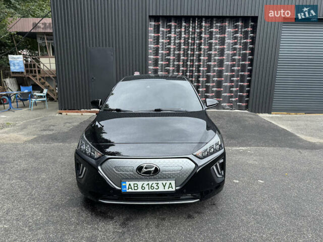 Черный Хендай Ioniq, объемом двигателя 0 л и пробегом 100 тыс. км за 16850 $, фото 3 на Automoto.ua