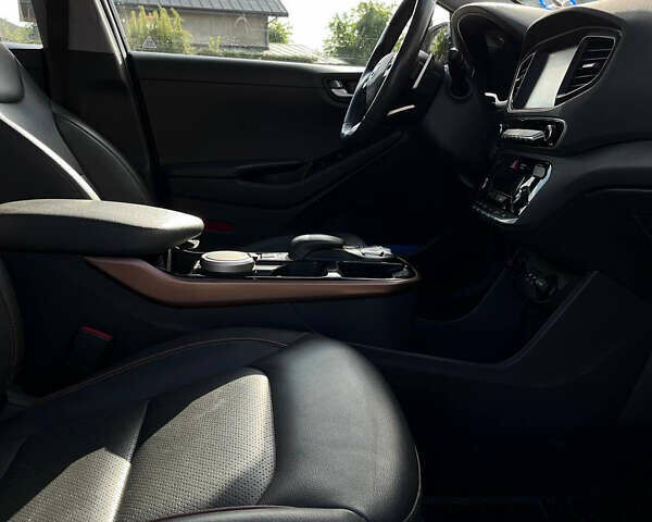 Черный Хендай Ioniq, объемом двигателя 0 л и пробегом 111 тыс. км за 12900 $, фото 20 на Automoto.ua