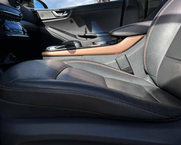 Черный Хендай Ioniq, объемом двигателя 0 л и пробегом 111 тыс. км за 12900 $, фото 24 на Automoto.ua