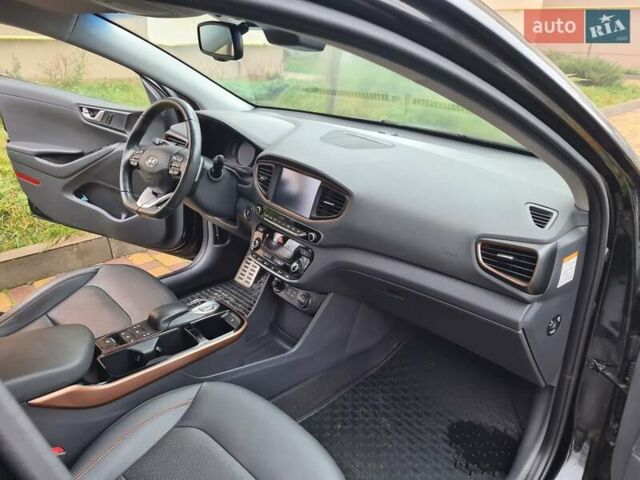 Черный Хендай Ioniq, объемом двигателя 0 л и пробегом 142 тыс. км за 13500 $, фото 21 на Automoto.ua