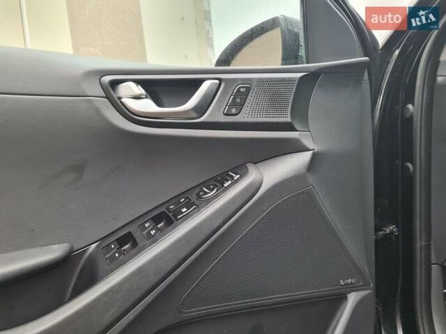 Черный Хендай Ioniq, объемом двигателя 0 л и пробегом 142 тыс. км за 13500 $, фото 12 на Automoto.ua