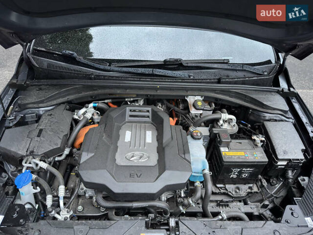 Черный Хендай Ioniq, объемом двигателя 0 л и пробегом 100 тыс. км за 16850 $, фото 12 на Automoto.ua