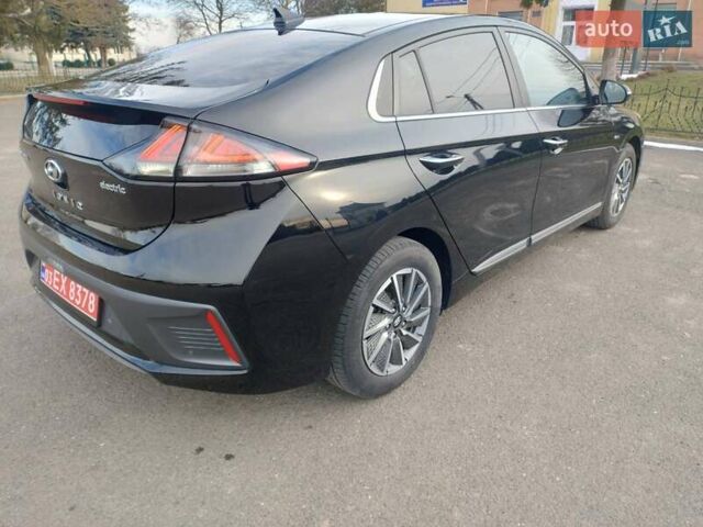 Черный Хендай Ioniq, объемом двигателя 0 л и пробегом 113 тыс. км за 14600 $, фото 6 на Automoto.ua