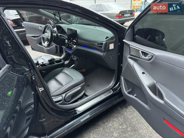 Черный Хендай Ioniq, объемом двигателя 0 л и пробегом 100 тыс. км за 16850 $, фото 6 на Automoto.ua