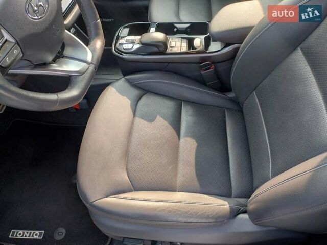 Черный Хендай Ioniq, объемом двигателя 0 л и пробегом 113 тыс. км за 14600 $, фото 27 на Automoto.ua