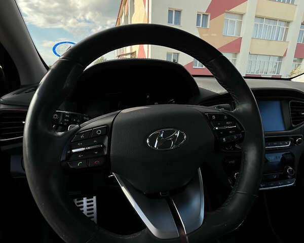 Черный Хендай Ioniq, объемом двигателя 0 л и пробегом 111 тыс. км за 12900 $, фото 15 на Automoto.ua