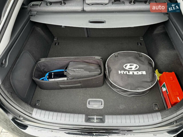 Черный Хендай Ioniq, объемом двигателя 0 л и пробегом 47 тыс. км за 16100 $, фото 40 на Automoto.ua